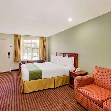 Travelodge By Wyndham El Centro-2